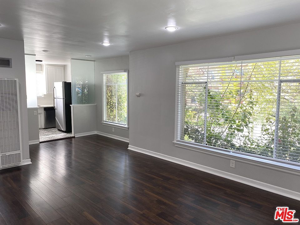 1st image of 920 Westbourne Dr APT 1