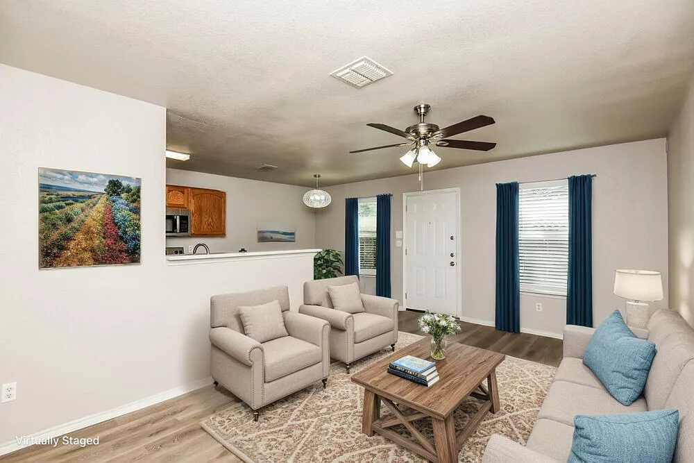 3 bed, 2.5 bath, 1285 sqft, $1,685 — Photo 4