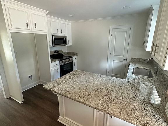 3rd image of 189 Creekside Dr