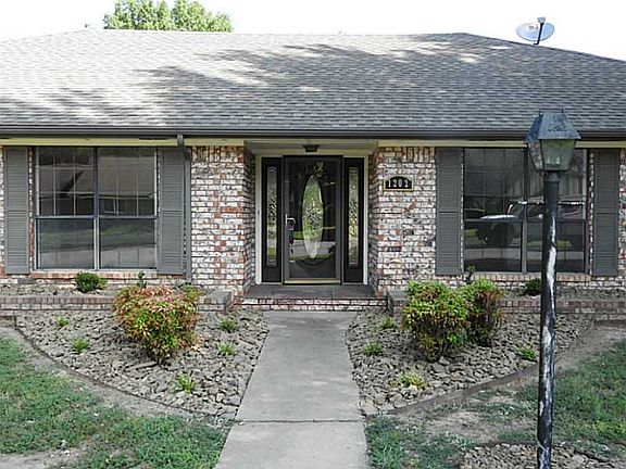 4th image of 1202 NW 11th St