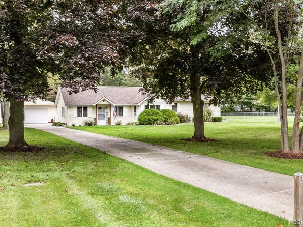 4080 N River Rd, Fort Gratiot, MI 48059