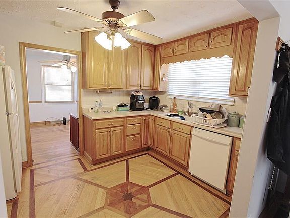 5th image of 6847 E 34th St