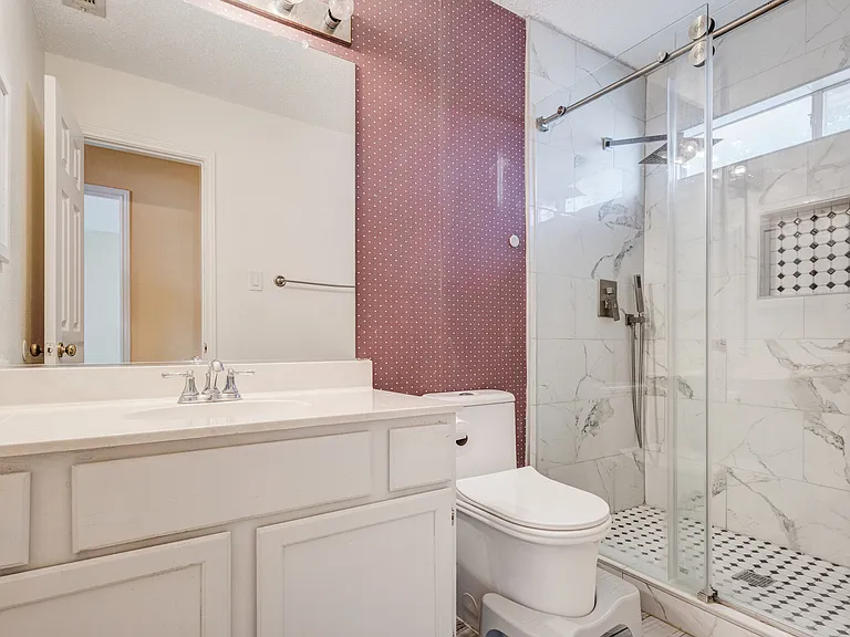 1726 Northampton Dr — Photo 25