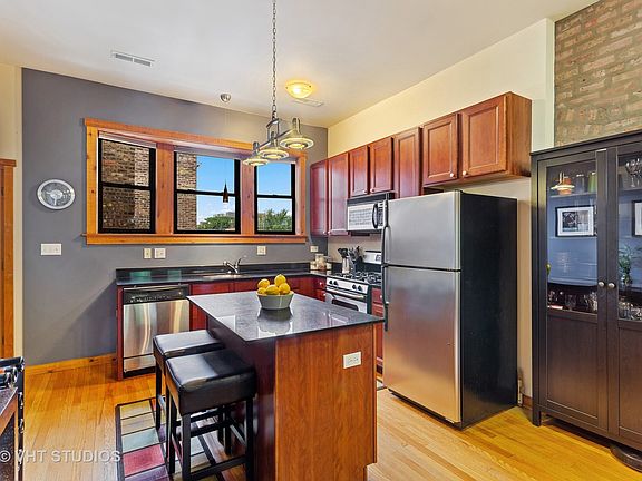 5th image of 3504 N Greenview Ave #3