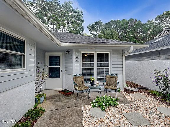 2nd image of 124 Holly Tree Ln