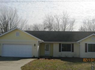 28 Stone Forge Pike, Flora, IL 62839