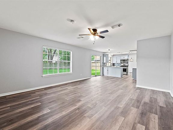 4th image of 3507 Green Fields Dr