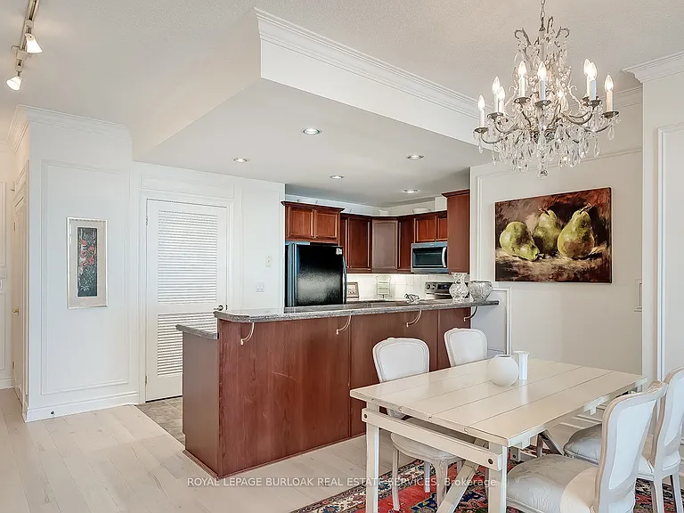 1477 Lakeshore Rd #704 — Photo 10
