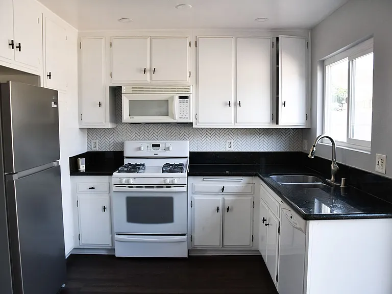660 S Glassell St #107 — Photo 9