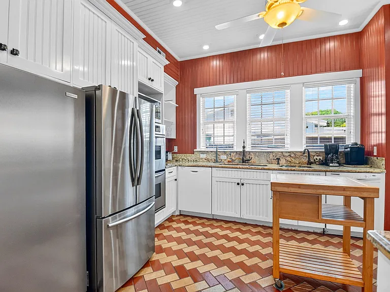 227 Foresteria Dr — Photo 33