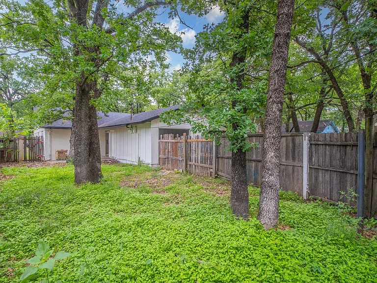 7516 Olusta Dr — Photo 27