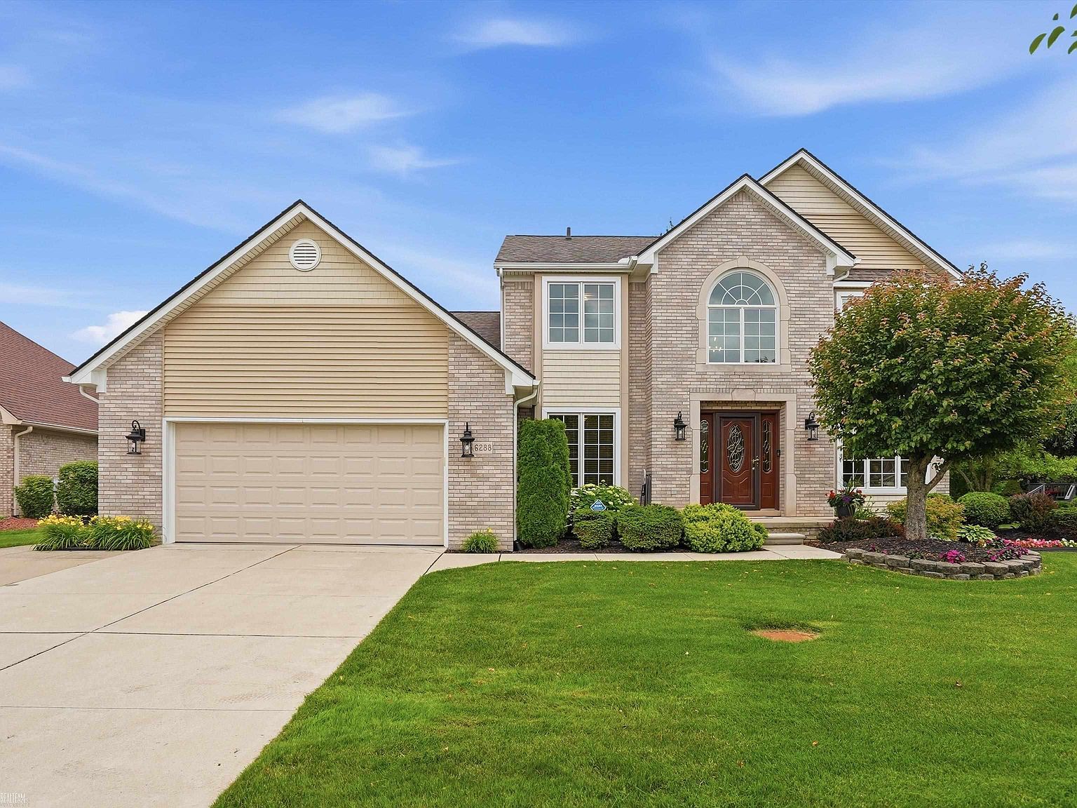 46288 Glen Pointe Dr, Shelby Township, MI 48315