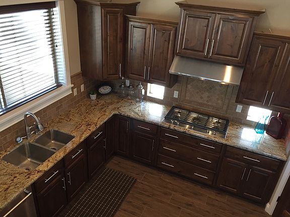 2nd image of 685 Island Cir