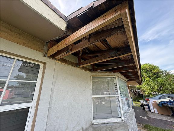 3rd image of 2021 NW 10th Ave