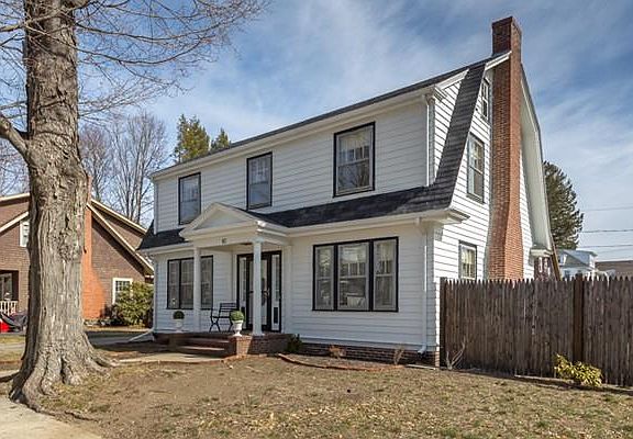 4th image of 10 Cumberland Ave