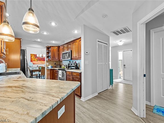 5th image of 2219 SE 7th St