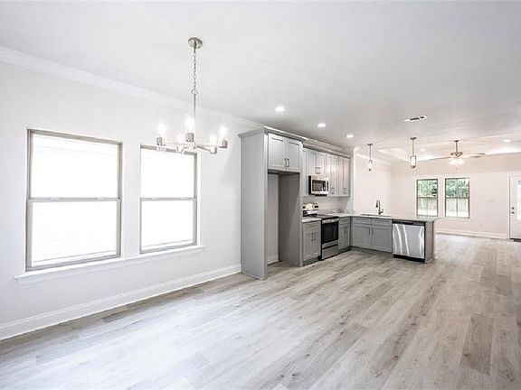 4th image of 4422 Canal St