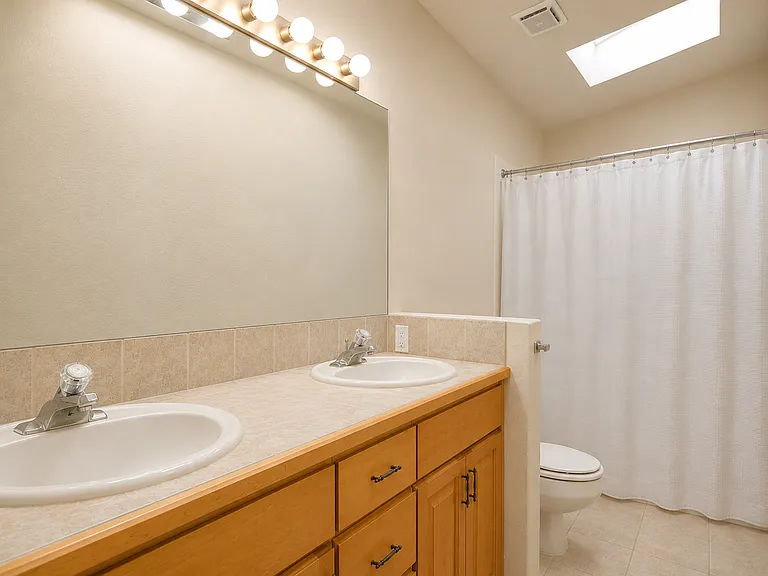 10916 Griffith Park Dr NE — Photo 6