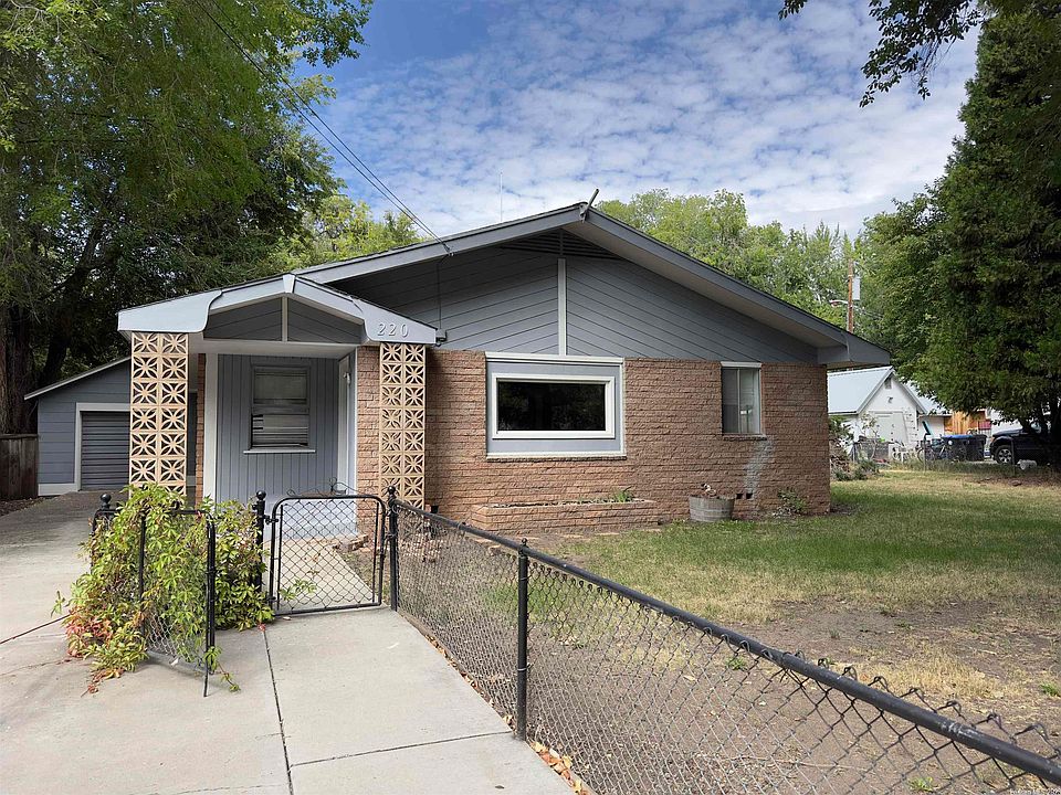 1st image of 220 Martha St