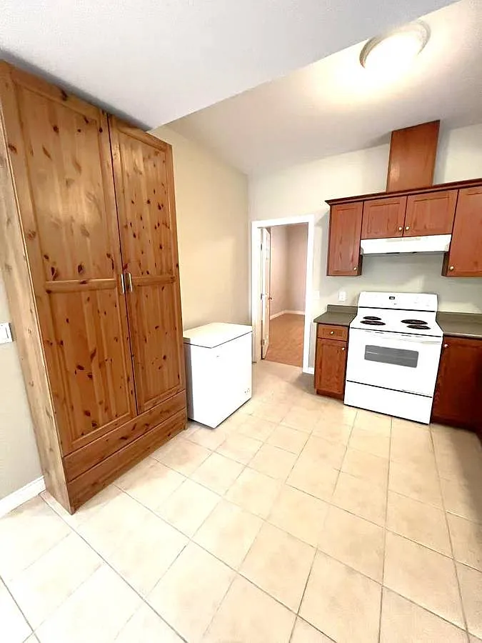 2 bed, 1200 sqft, $1,900 — Photo 3