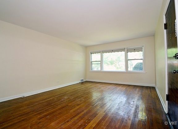 2nd image of 5509 N California Ave APT 1S