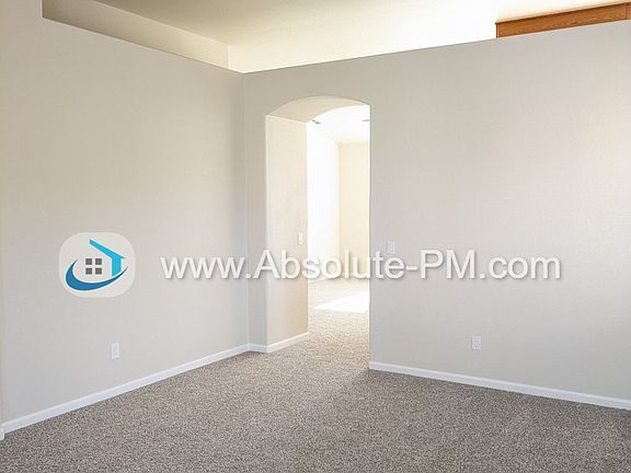 4th image of 140 Highfield Cir