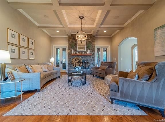 5th image of 210 Milford Cir