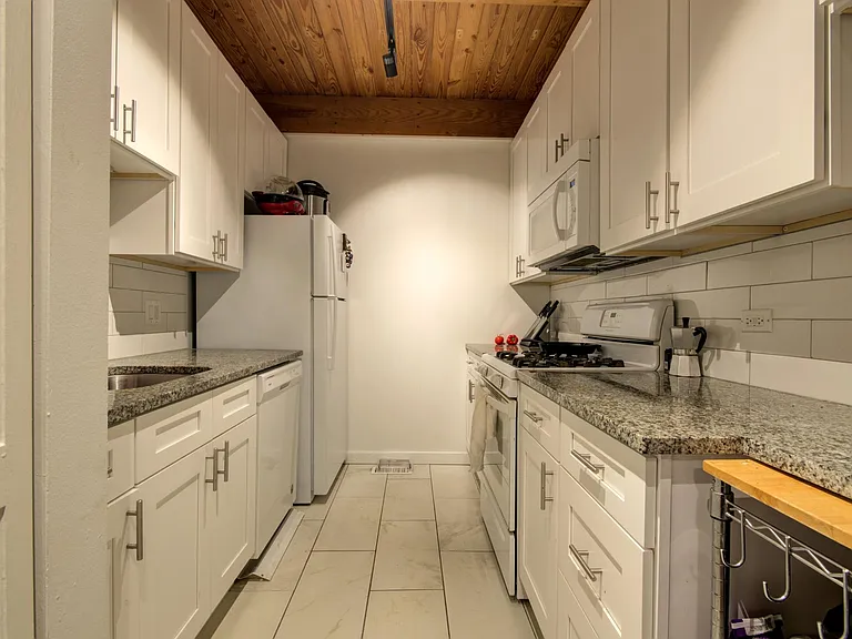 2830 N Burling St #D — Photo 2
