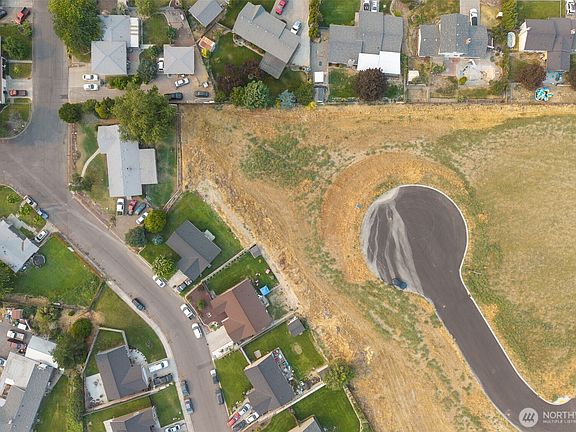 3rd image of 606 Ruby Avenue
