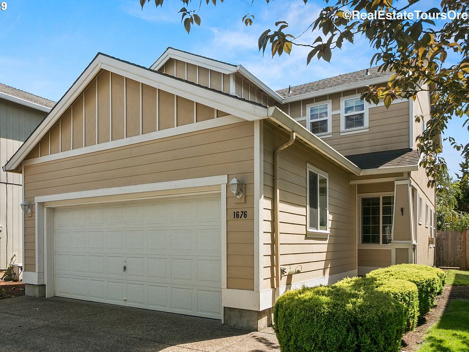 1st image of 1676 SE Gerhard Dr