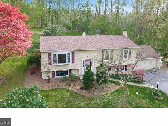 2nd image of 206 Jonathan Dr