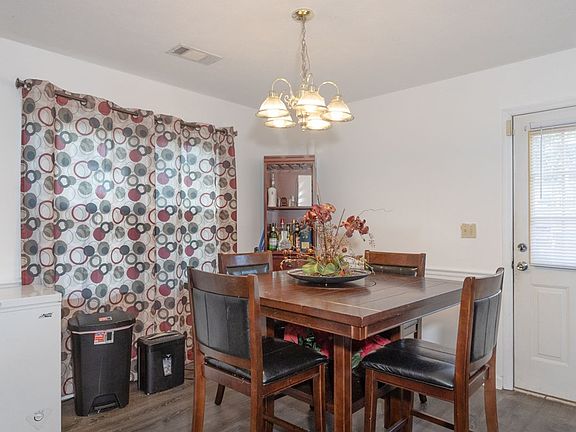3rd image of 15 Saddle Ln