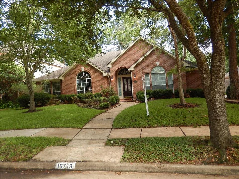 1st image of 15719 El Dorado Oaks Dr