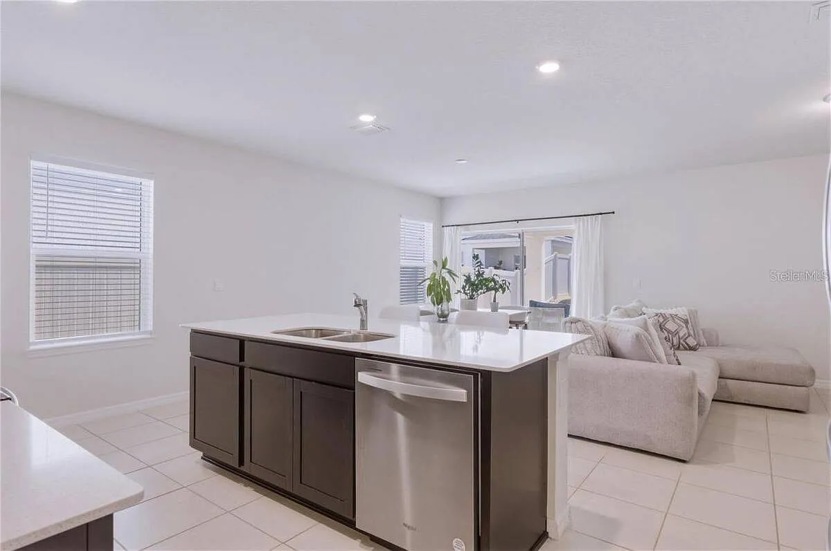 4 bed, 2.0 bath, 1531 sqft, $2,400 — Photo 4
