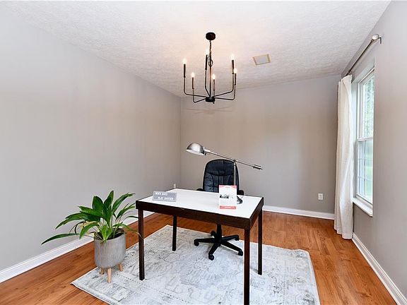 3rd image of 776 N Stockbridge Dr