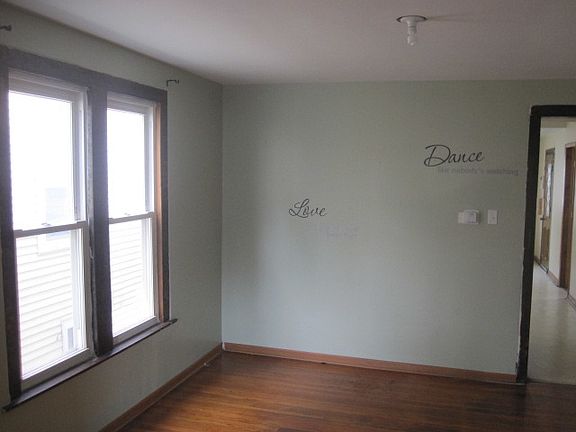 5th image of 4921 W Wrightwood Ave