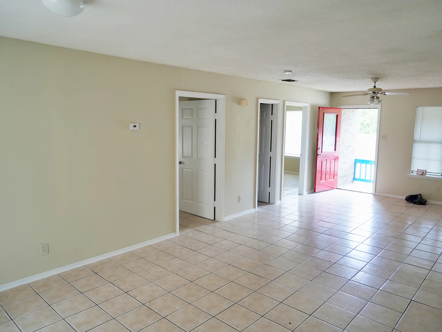 3 bed, 1200 sqft, $1,525 — Photo 2