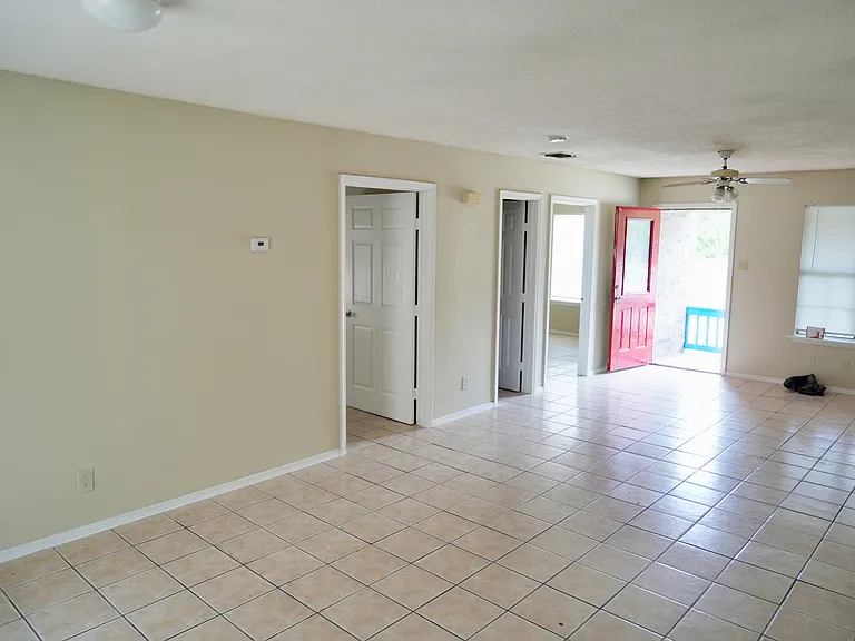 6326 Queens Castle #1 — Photo 2