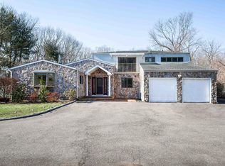 355 Cold Spring Rd, Syosset, NY 11791