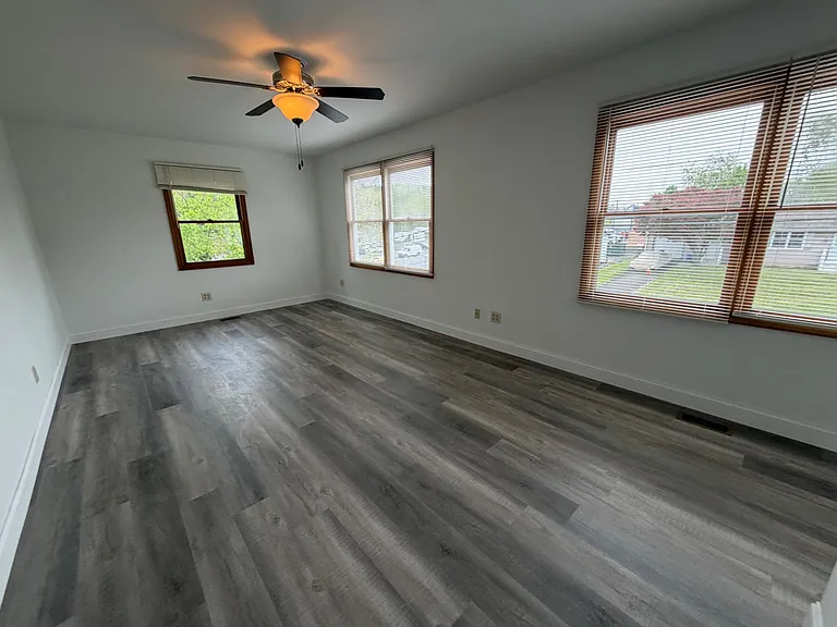 122 Glen Ave — Photo 6