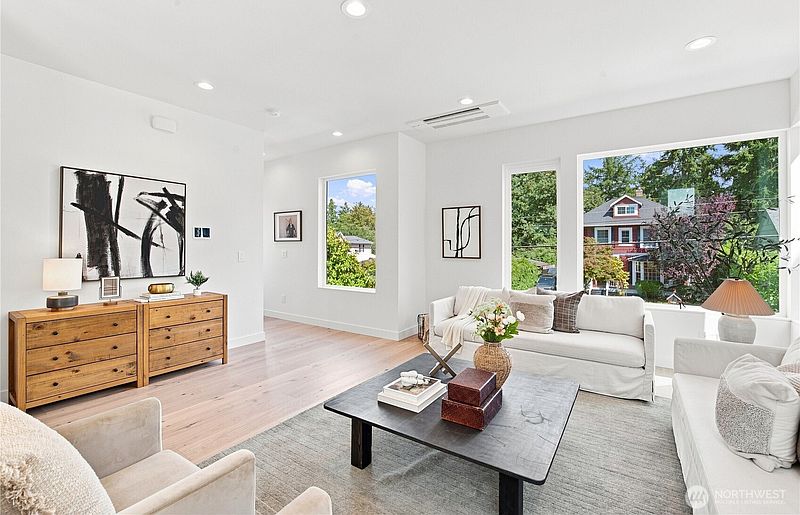 5th image of 2647 Walnut Avenue SW