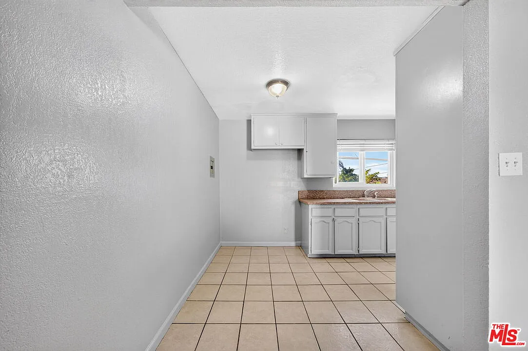 2 bed, 1.0 bath, 750 sqft, $1,899 — Photo 2