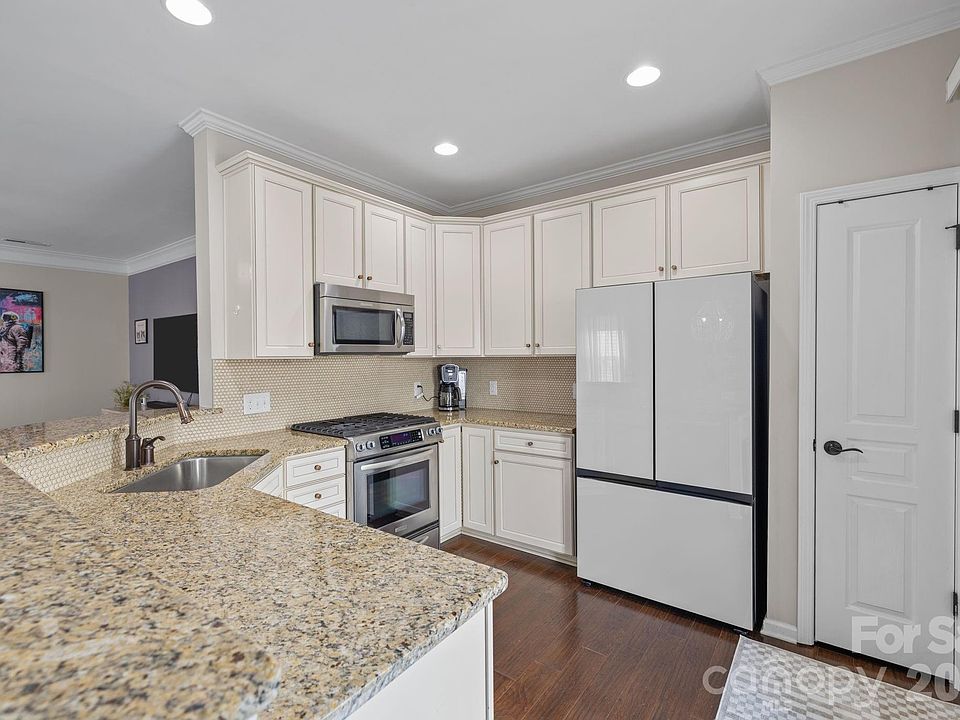 1st image of 5916 Carrollton Ln