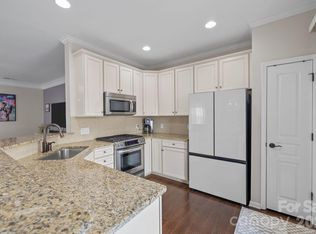 5916 Carrollton Ln, Charlotte, NC 28210