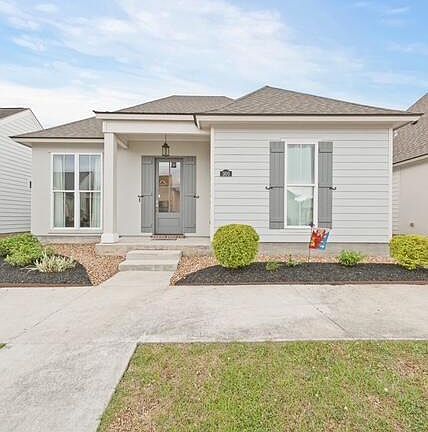 3rd image of 300 Harvey Cay Ln