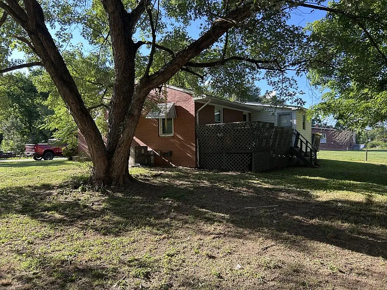 1229 Indiana Ave — Photo 10