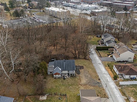 5th image of 318 Bristol Ave #1