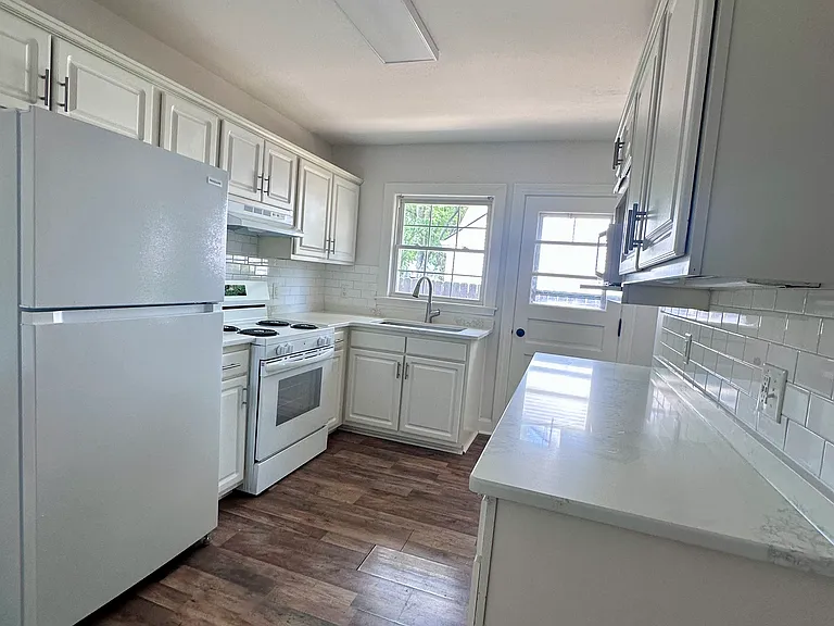 1425 Ford Ave — Photo 9