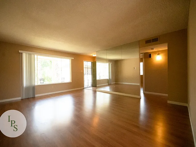 5090 N Roosevelt Ave #31 — Photo 5