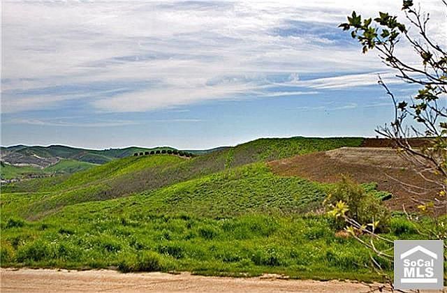1st image of 8 Overlook Dr